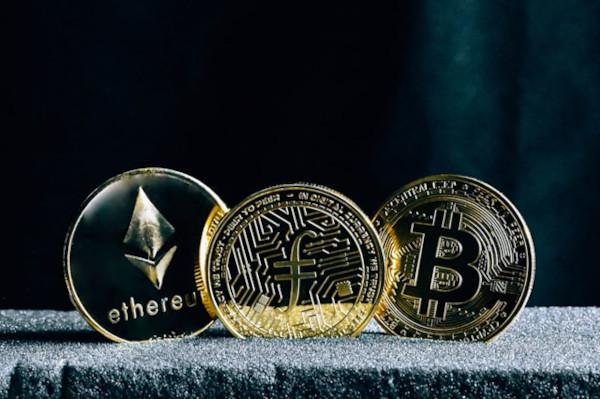 Kryptovalutaer vs. traditionel bankvirksomhed: Betalingsrevolutionen i danske onlinekasinoer