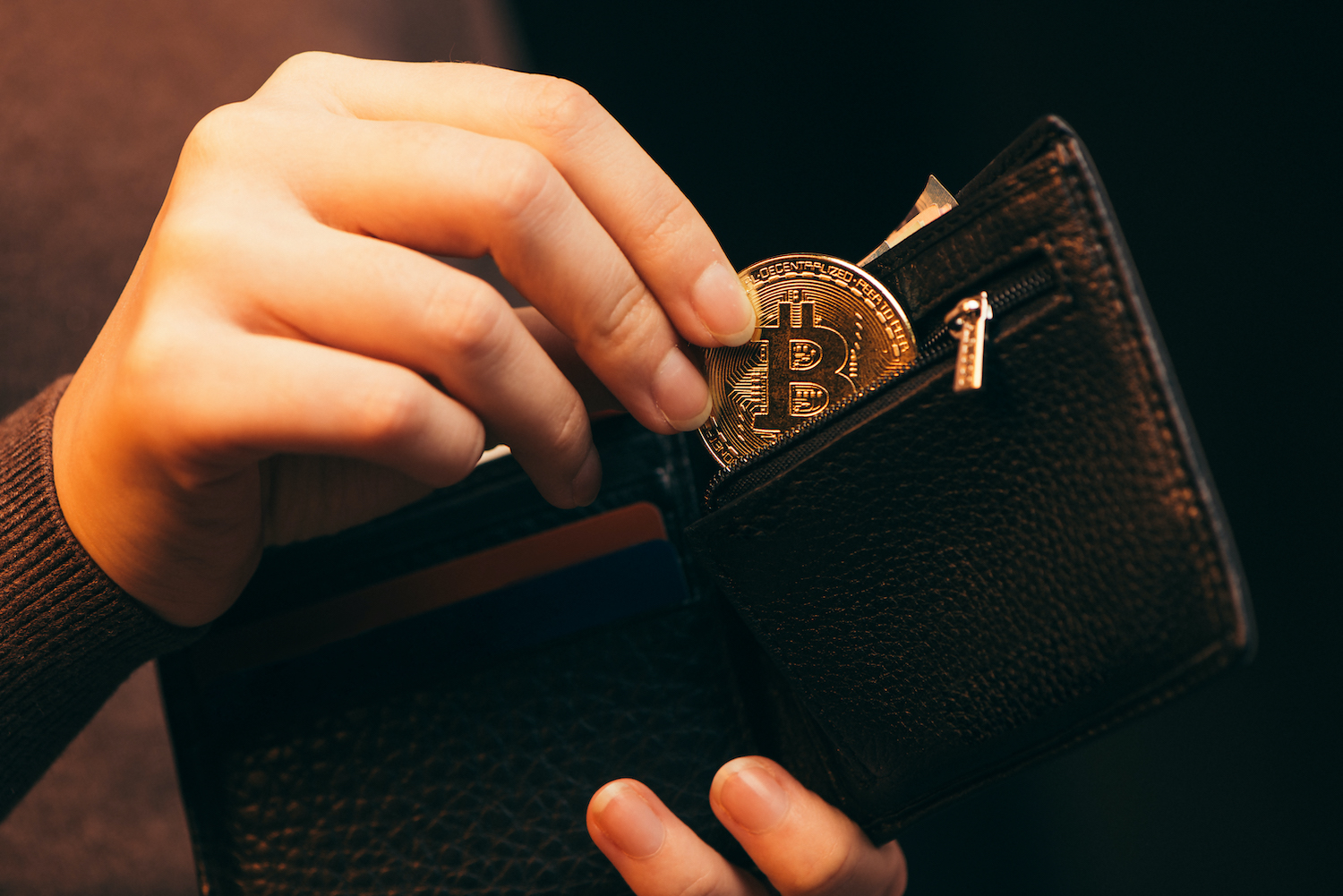 Skillnader mellan att investera i kryptovalutor, aktier och fonder